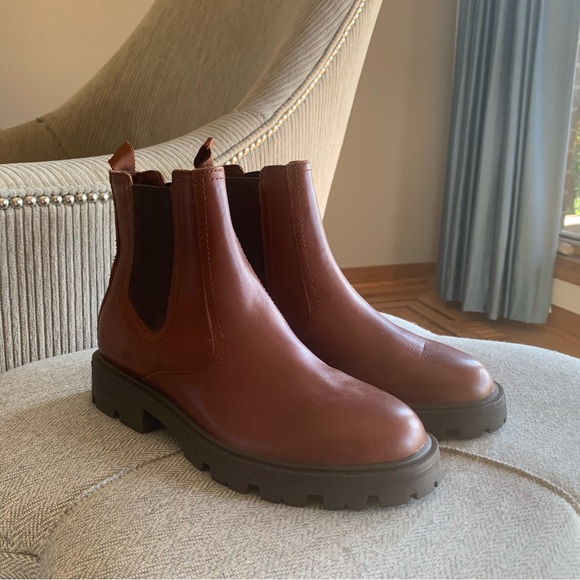 Nine West Yullon Lug Sole Chelsea Booties Size 7.5. Item C12.10 - Picture 2 of 5